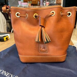 Dooney and bourke florentine drawstring handbag